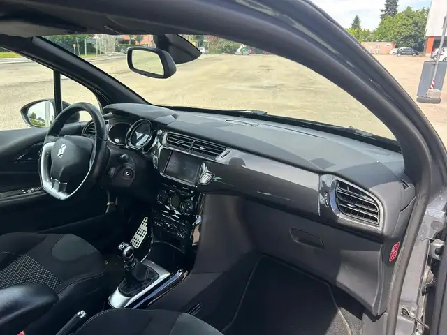 Citroen DS3 view 11