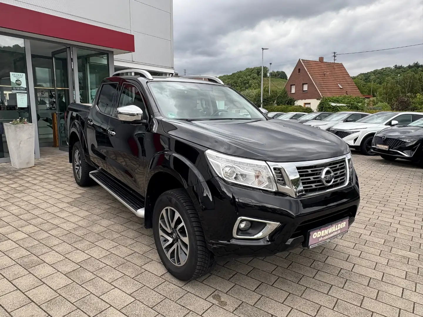 Nissan Navara 4x4 2.3DCI Tekna Double Cab Schwarz - 2