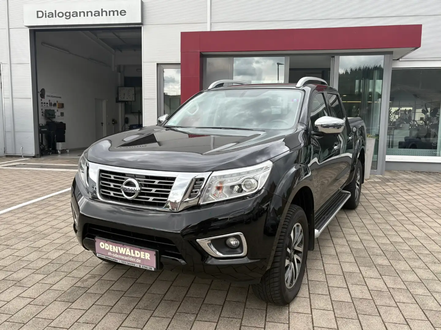 Nissan Navara 4x4 2.3DCI Tekna Double Cab Schwarz - 1