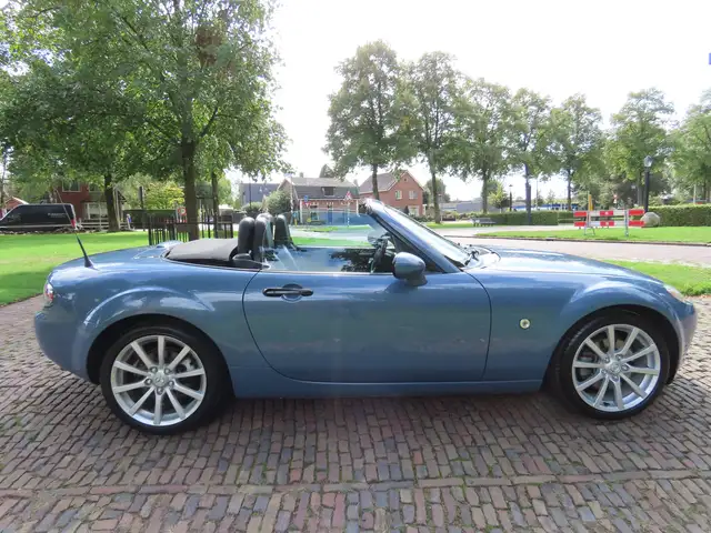 Mazda MX-5 view 4