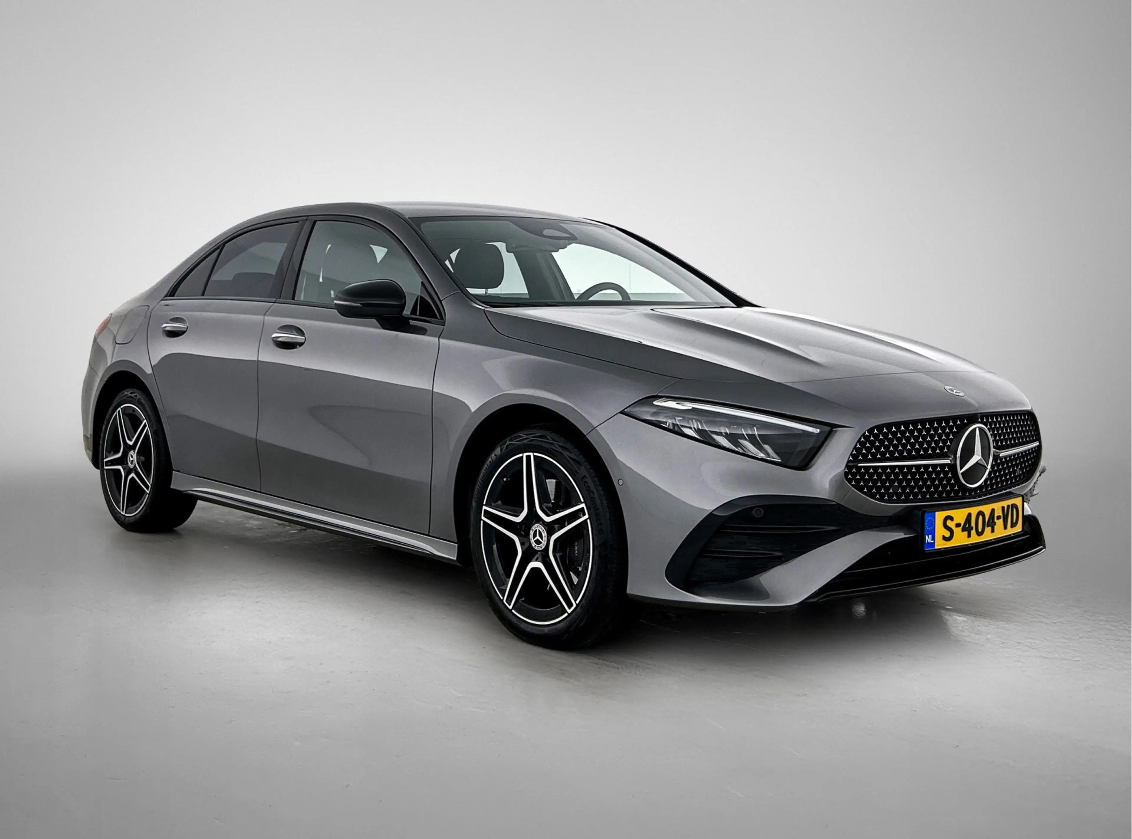 Mercedes-Benz A 250 e AMG Line | Achteruitrijcamera | Trekhaak | Night — photo 13