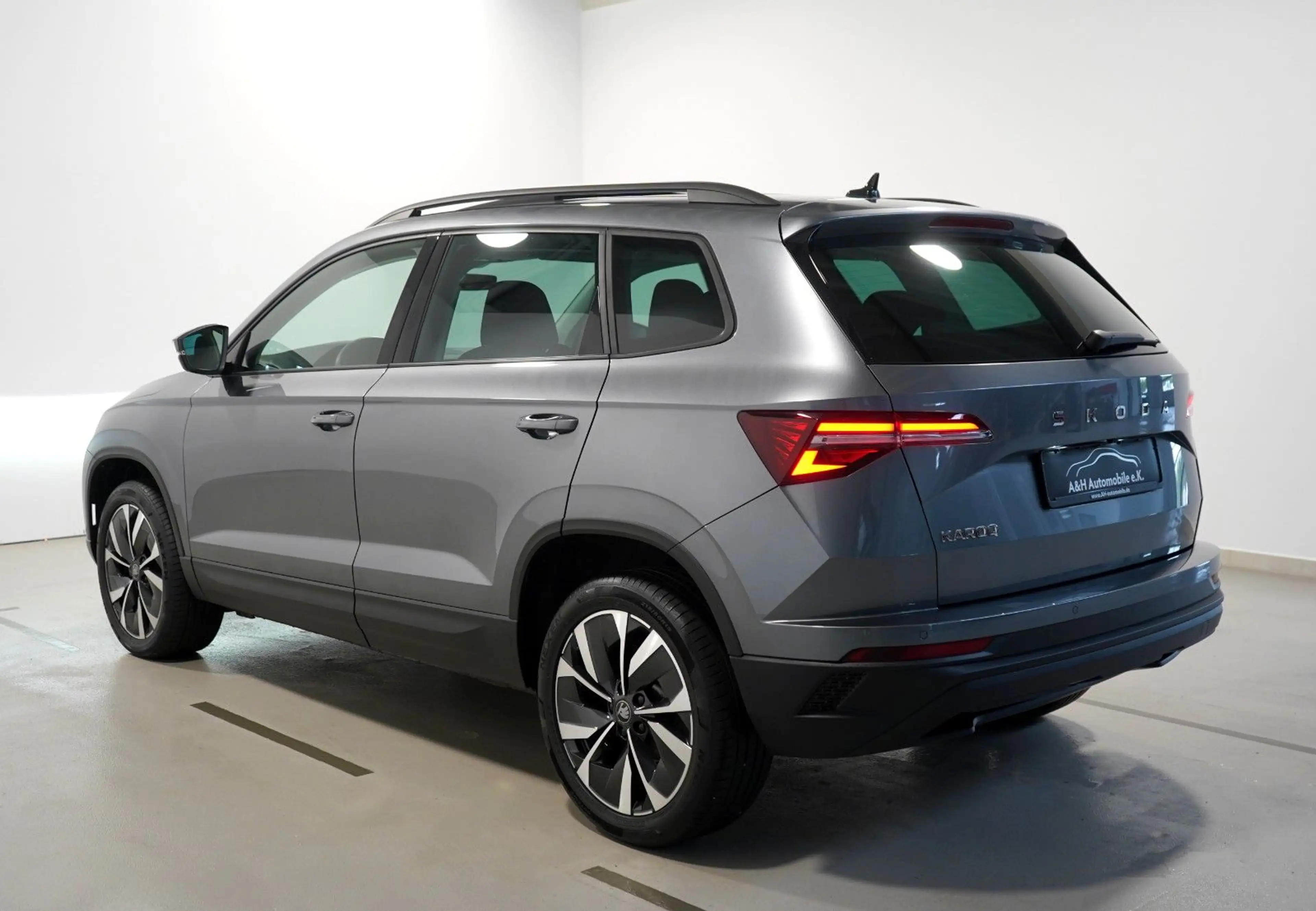 Skoda Karoq 2.0 TDI DSG DRIVE *PANO*MATRIX*ACC*CANTON* — photo 4