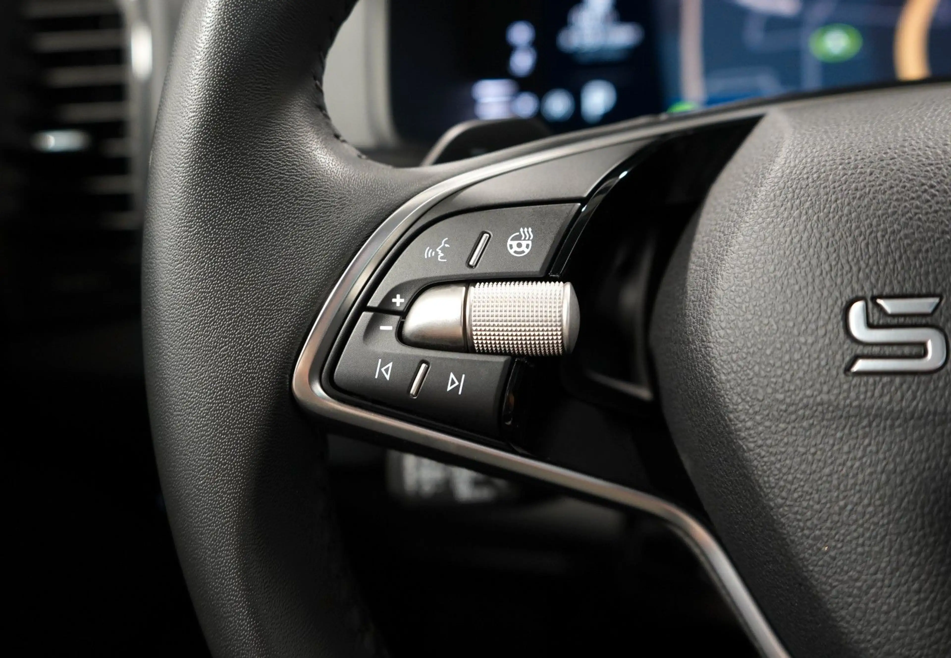 Skoda Karoq 2.0 TDI DSG DRIVE *PANO*MATRIX*ACC*CANTON* — photo 14