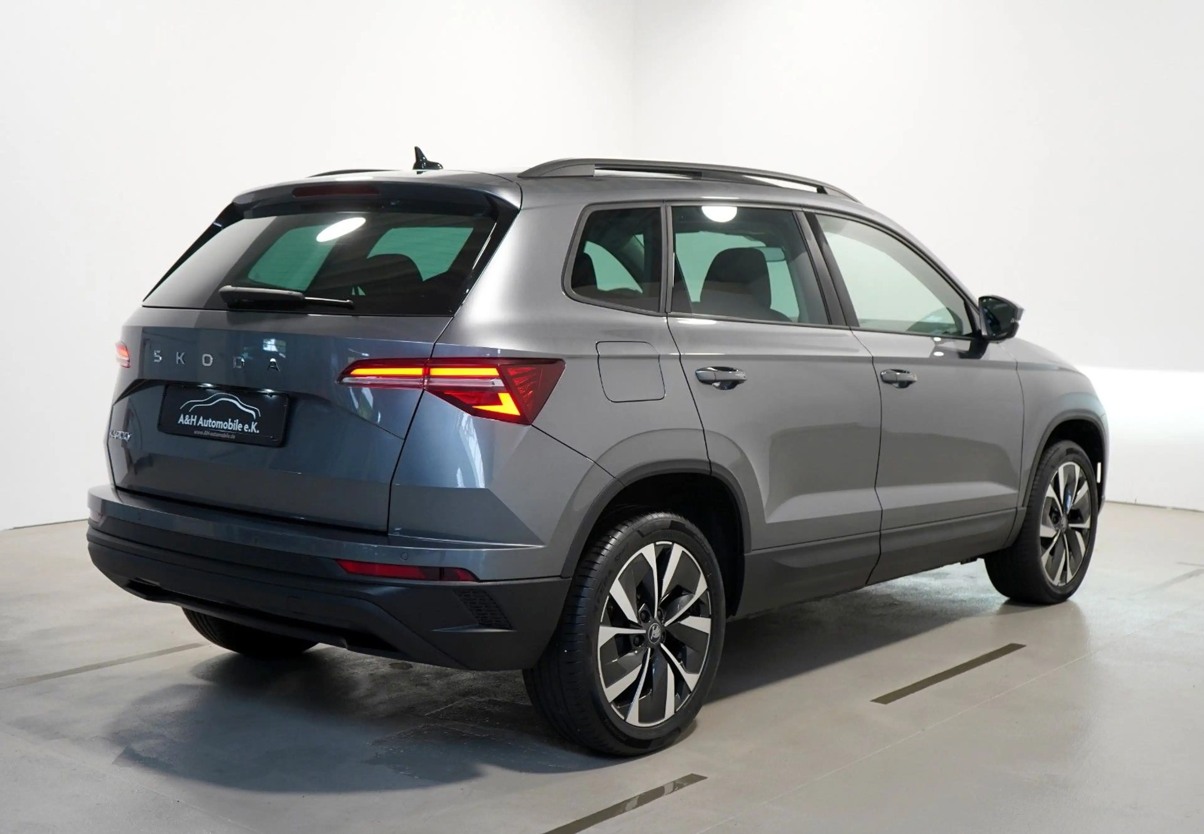 Skoda Karoq 2.0 TDI DSG DRIVE *PANO*MATRIX*ACC*CANTON* — photo 8