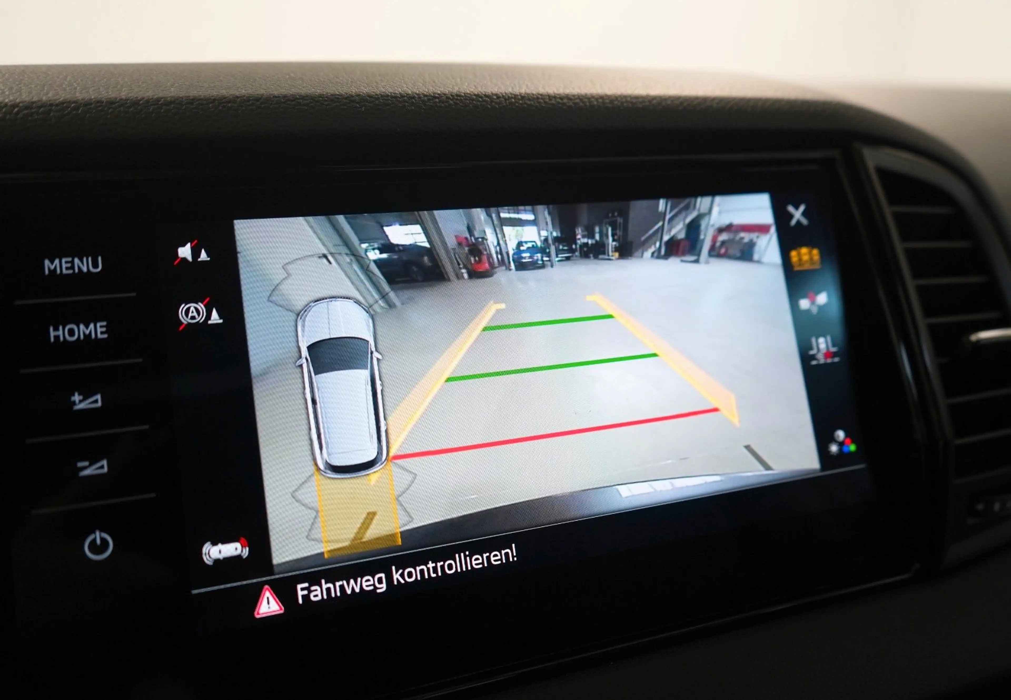 Skoda Karoq 2.0 TDI DSG DRIVE *PANO*MATRIX*ACC*CANTON* — photo 11