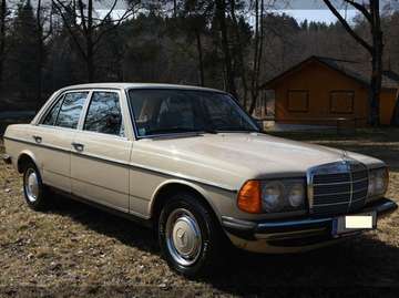 230 E W123