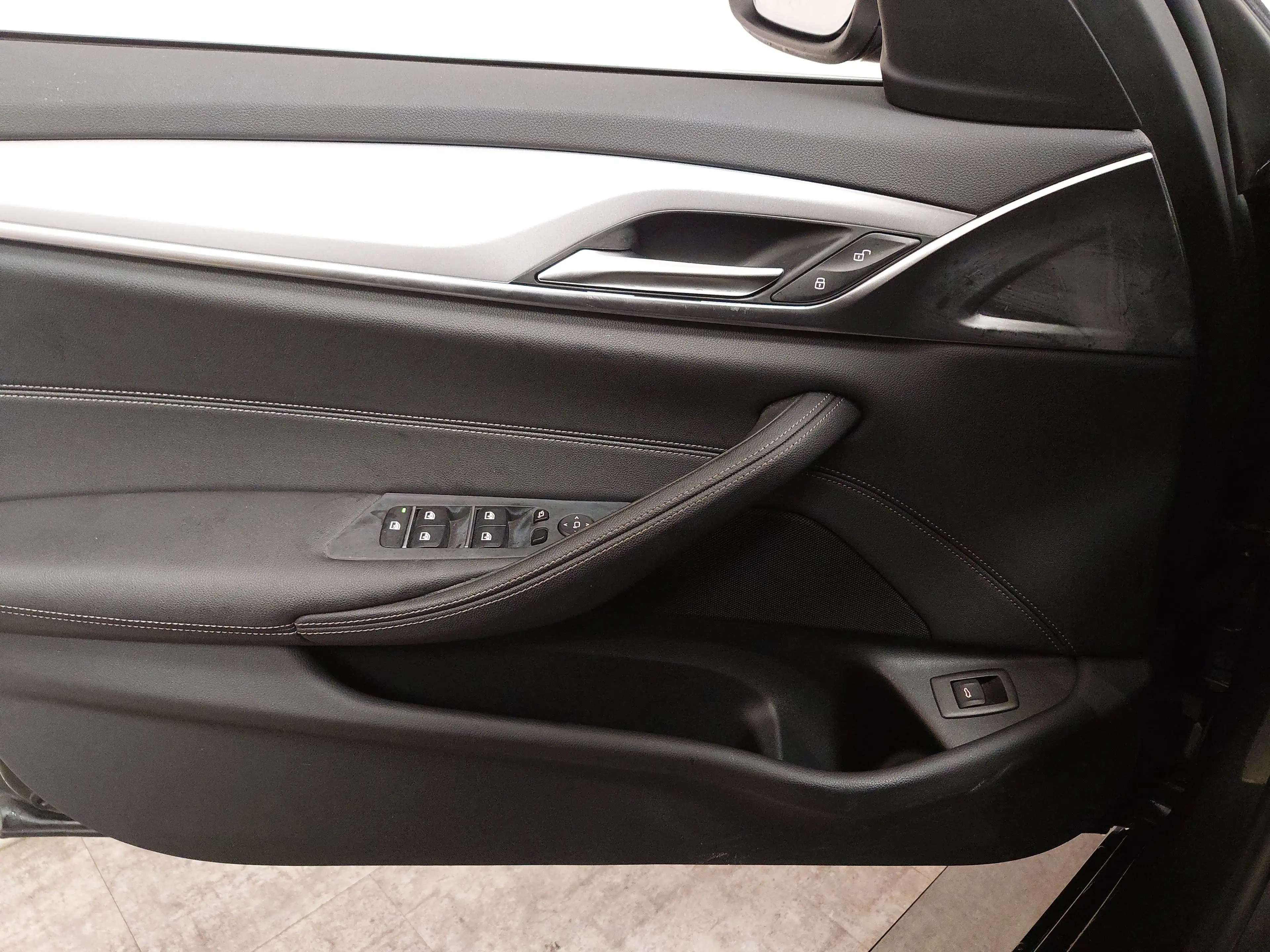 BMW 520 dA Touring Leder Navi LED LC prof. AHK RFK — photo 5