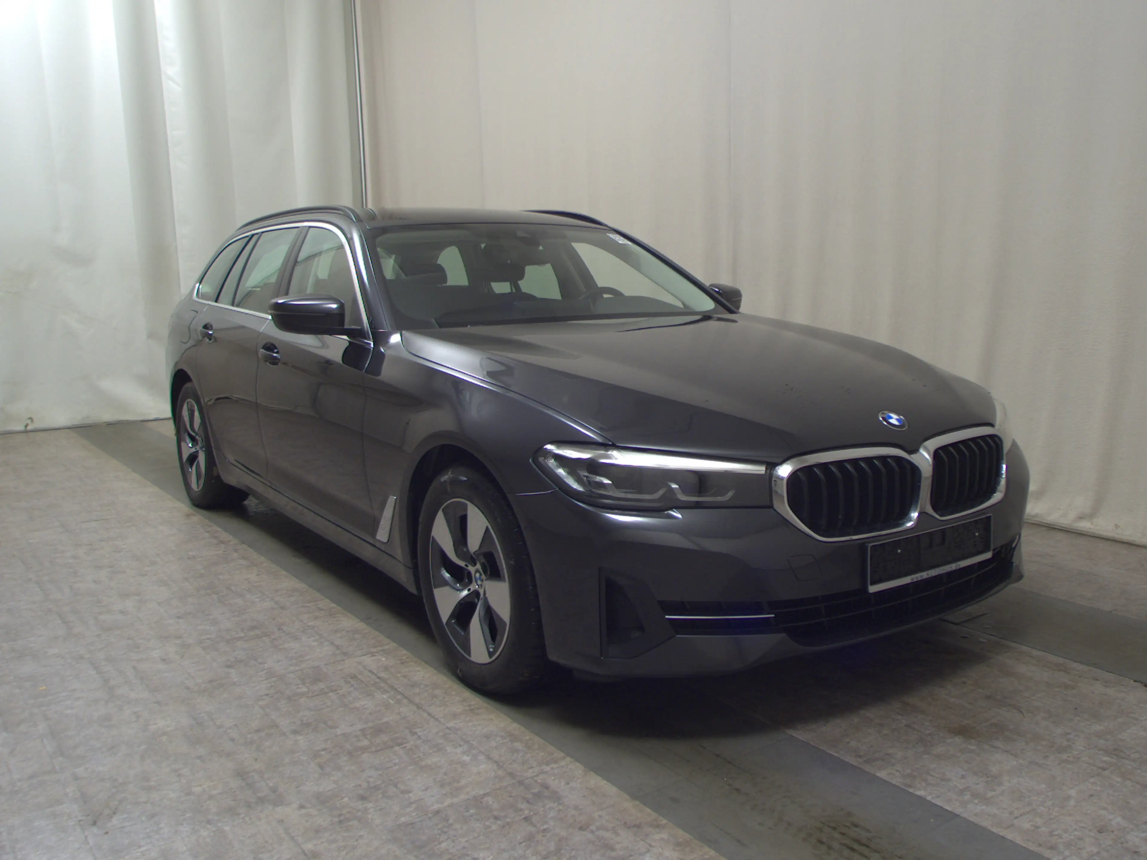 BMW 520 dA Touring Leder Navi LED LC prof. AHK RFK — photo 3