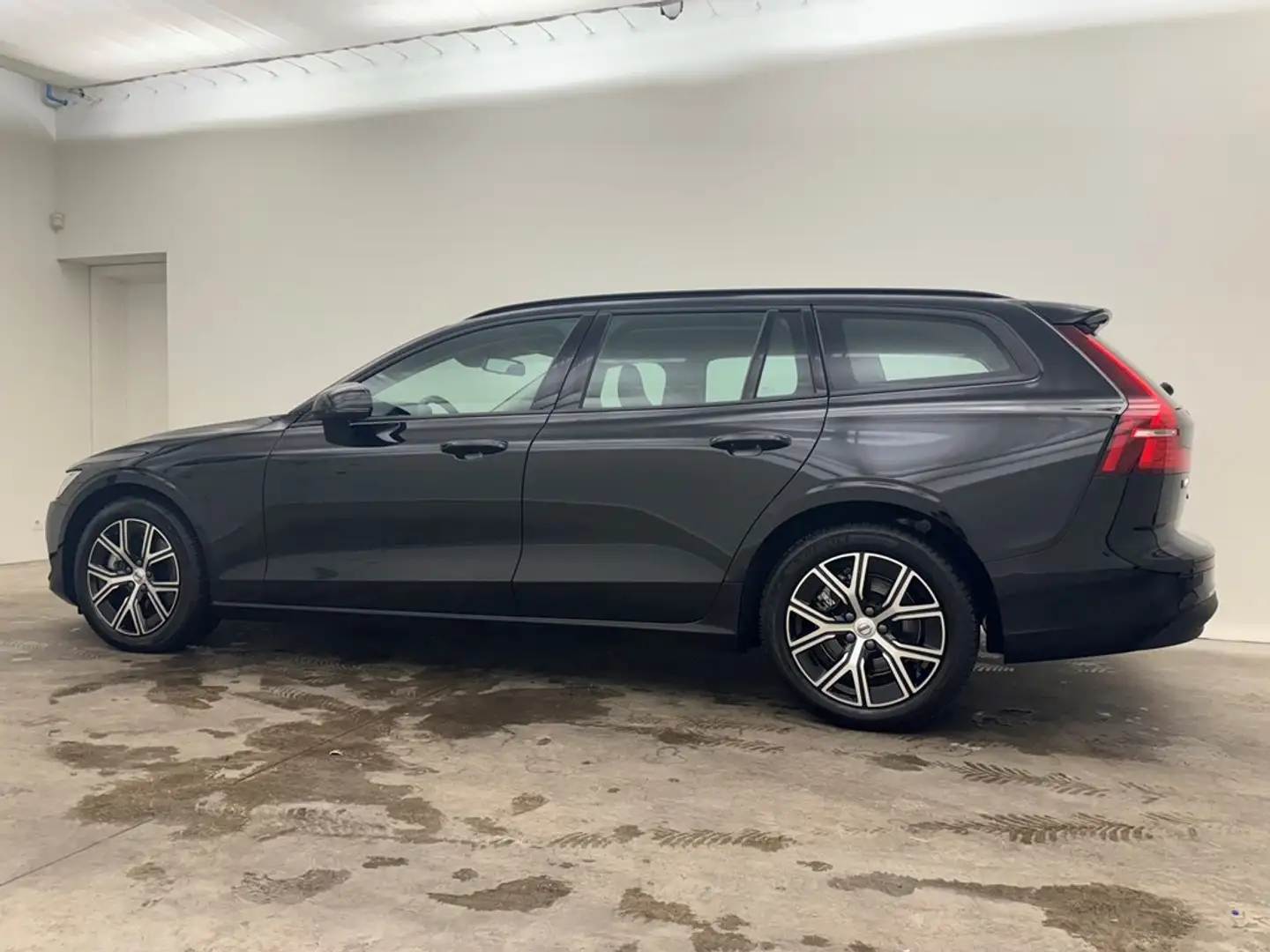 Volvo V60 B3 Mild hybrid benzine Essential 7-DCT Leder Dig.A Noir - 2