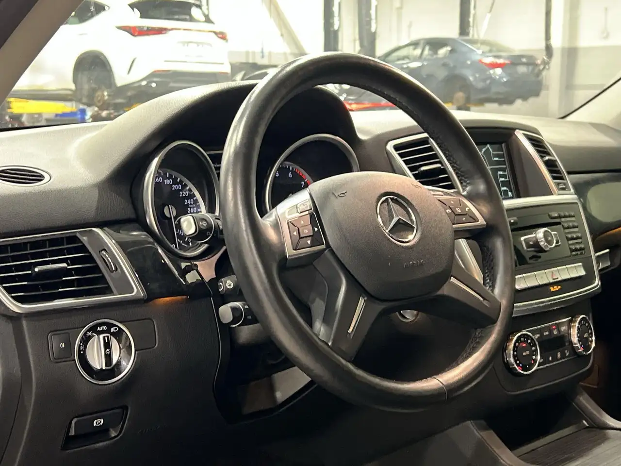Mercedes-Benz M-Class photo Mercedes-Benz M-Class