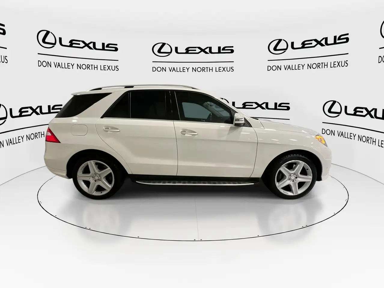 Mercedes-Benz M-Class photo Mercedes-Benz M-Class