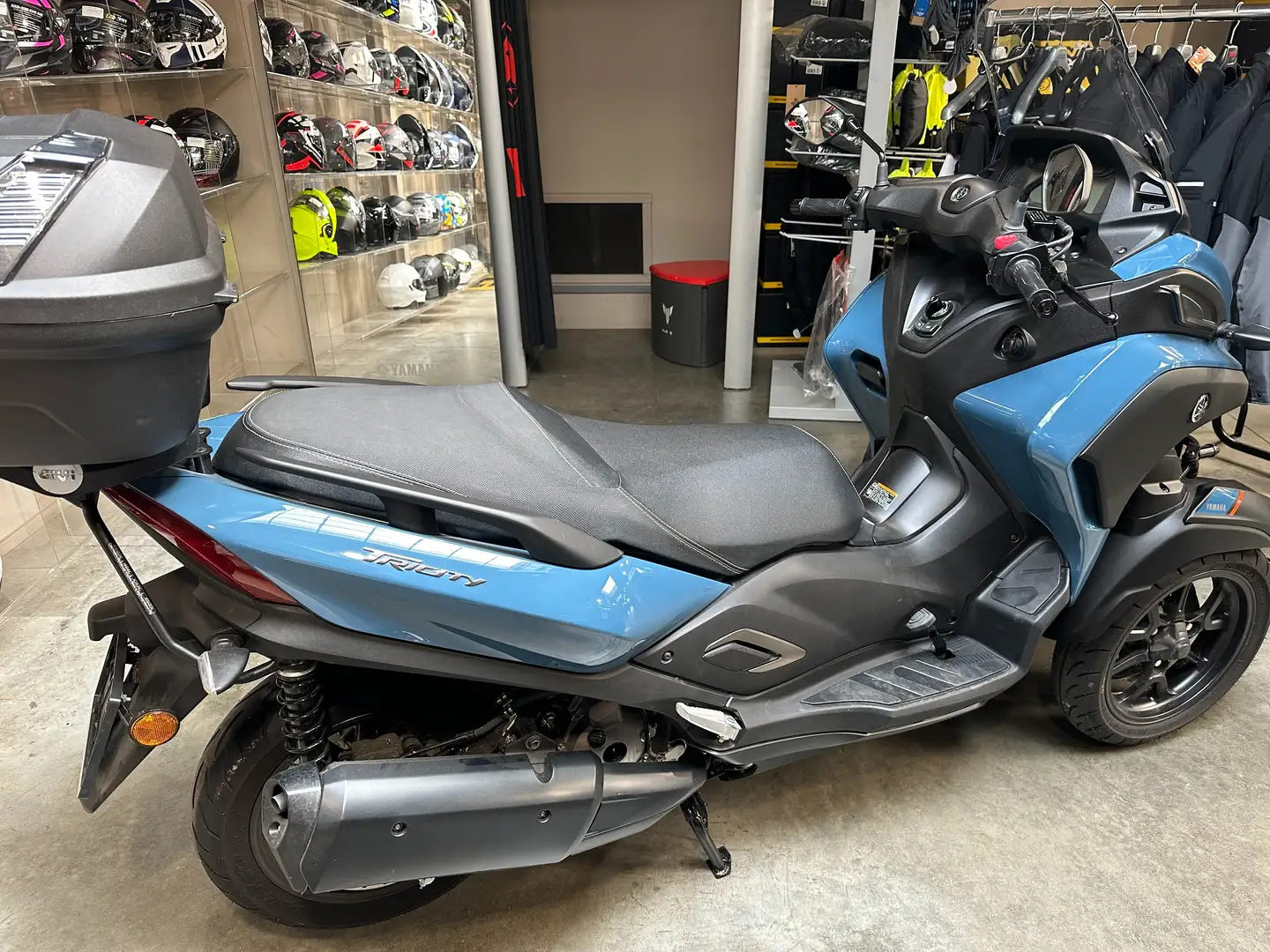 Yamaha TriCity Blue - 2