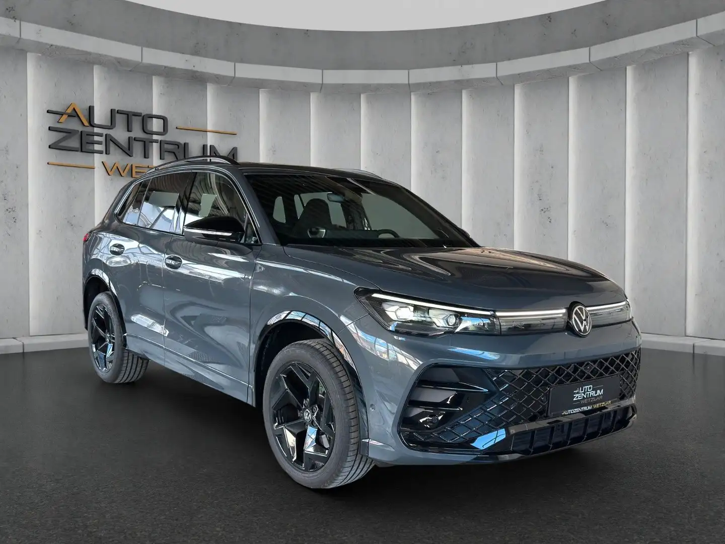 Volkswagen Tiguan 4Motion R-Line Black Pan IQ LED AHK H&K Grigio - 1