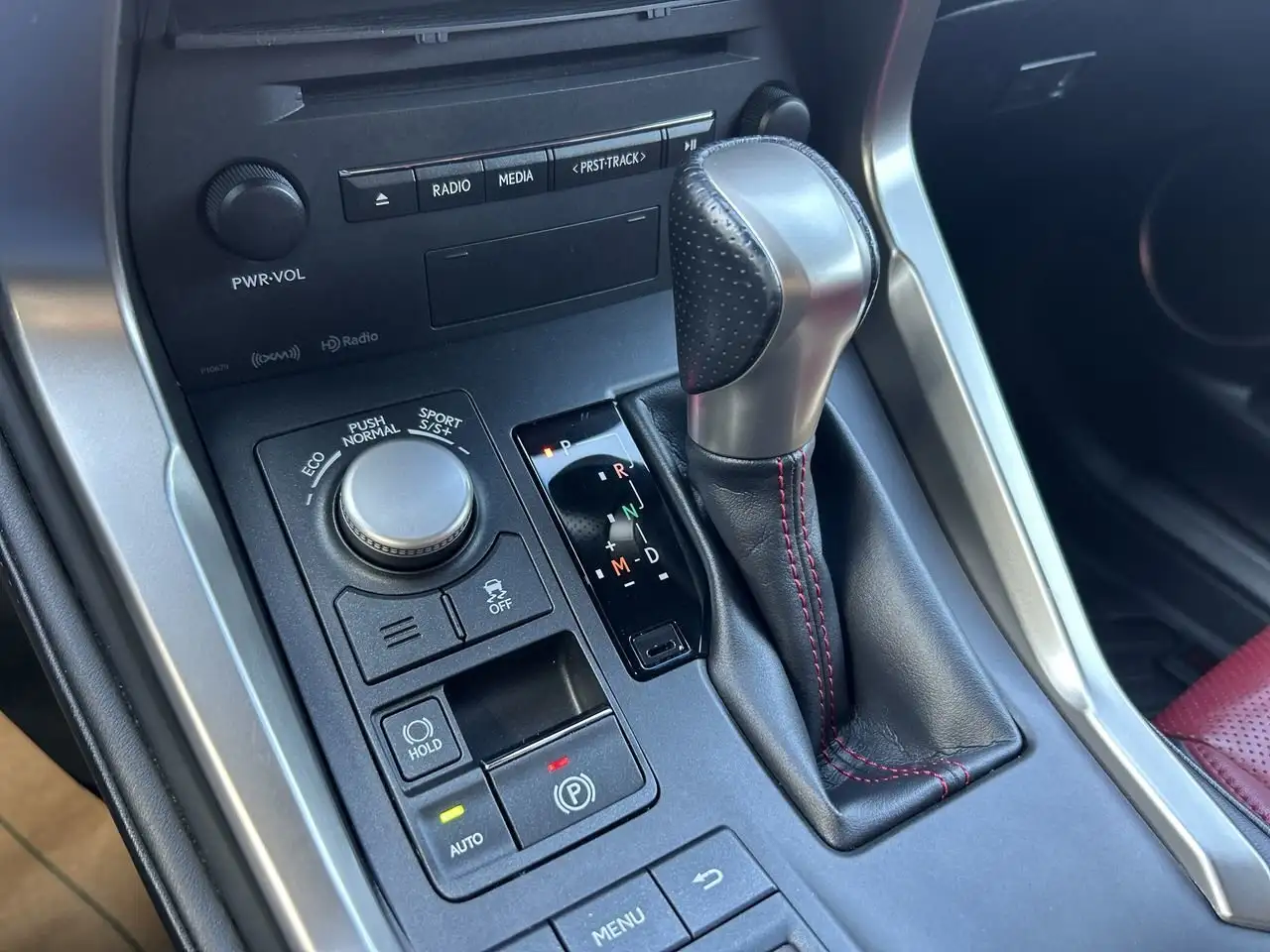 Lexus NX снимка Lexus NX