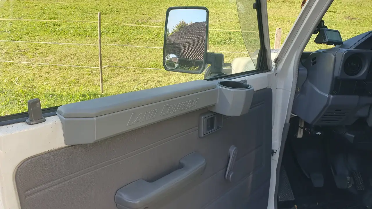 Toyota Land Cruiser 78 HZJ, foto 6