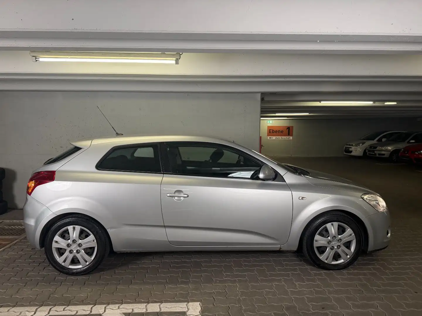 Kia ProCeed / pro_cee'd pro cee`d 1.6 CRDI Motion DPF Silber - 2