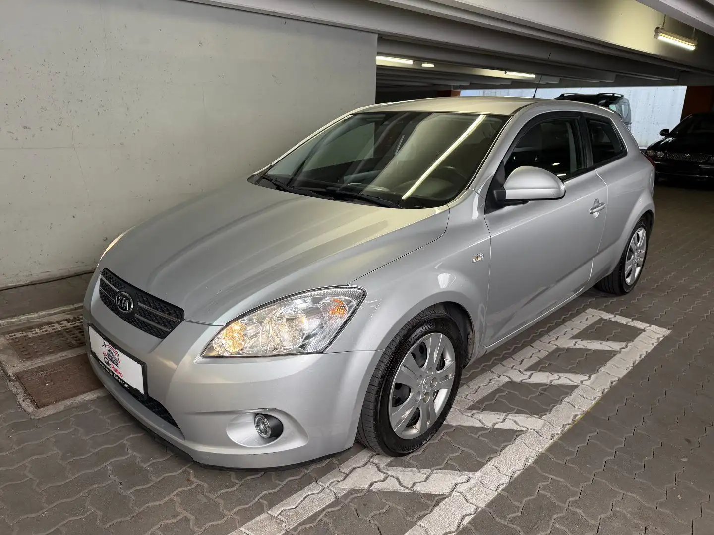 Kia ProCeed / pro_cee'd pro cee`d 1.6 CRDI Motion DPF Silber - 1