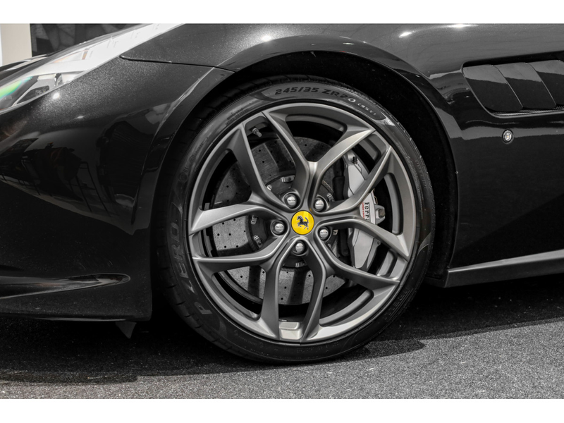 Ferrari GTC4 Lusso V8 - NERO DAYTONA — photo 8