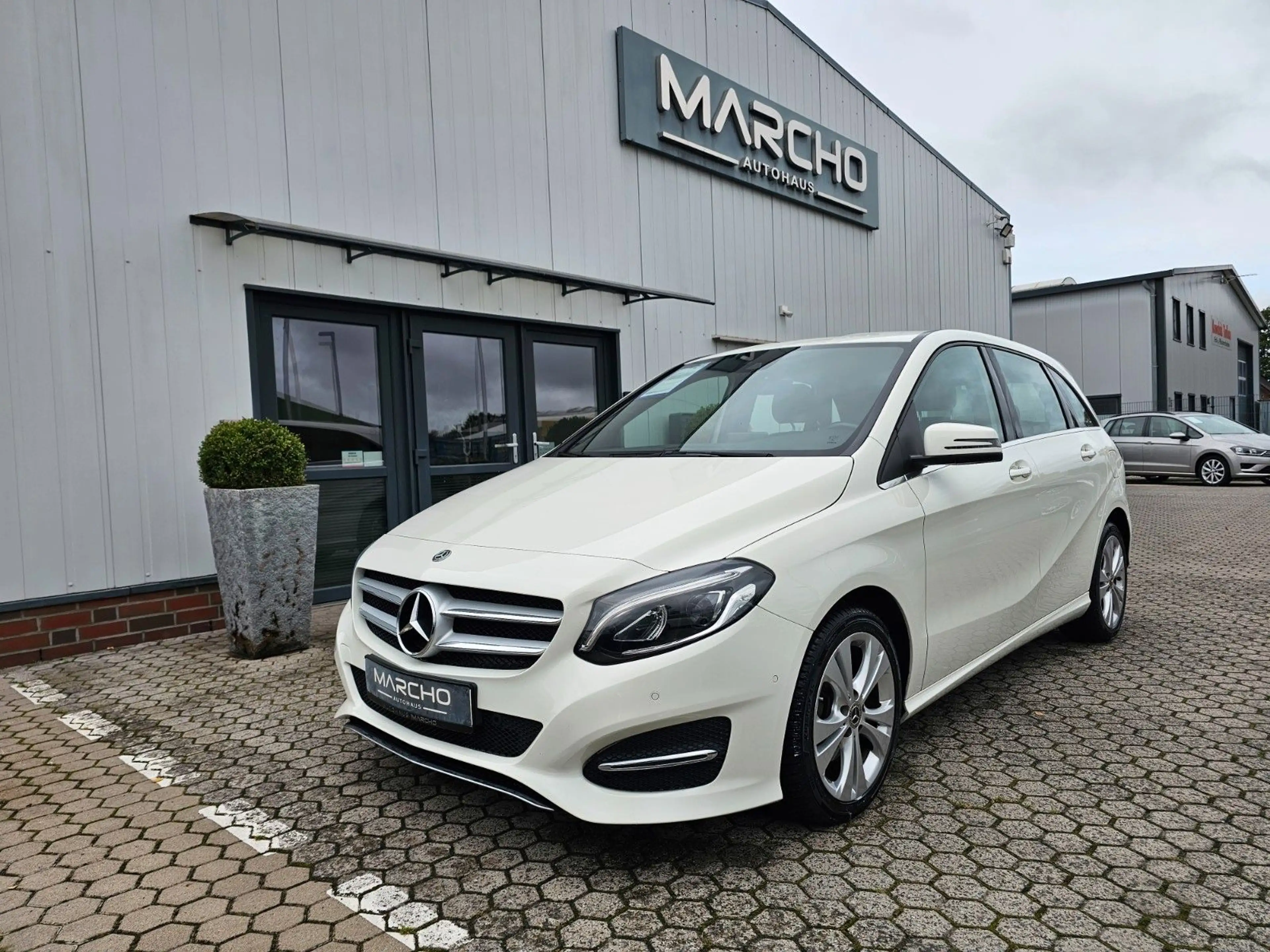 Mercedes-Benz B 220 *4Matic*Urban*1.Hand*Navi*LED-Scheinwerfer