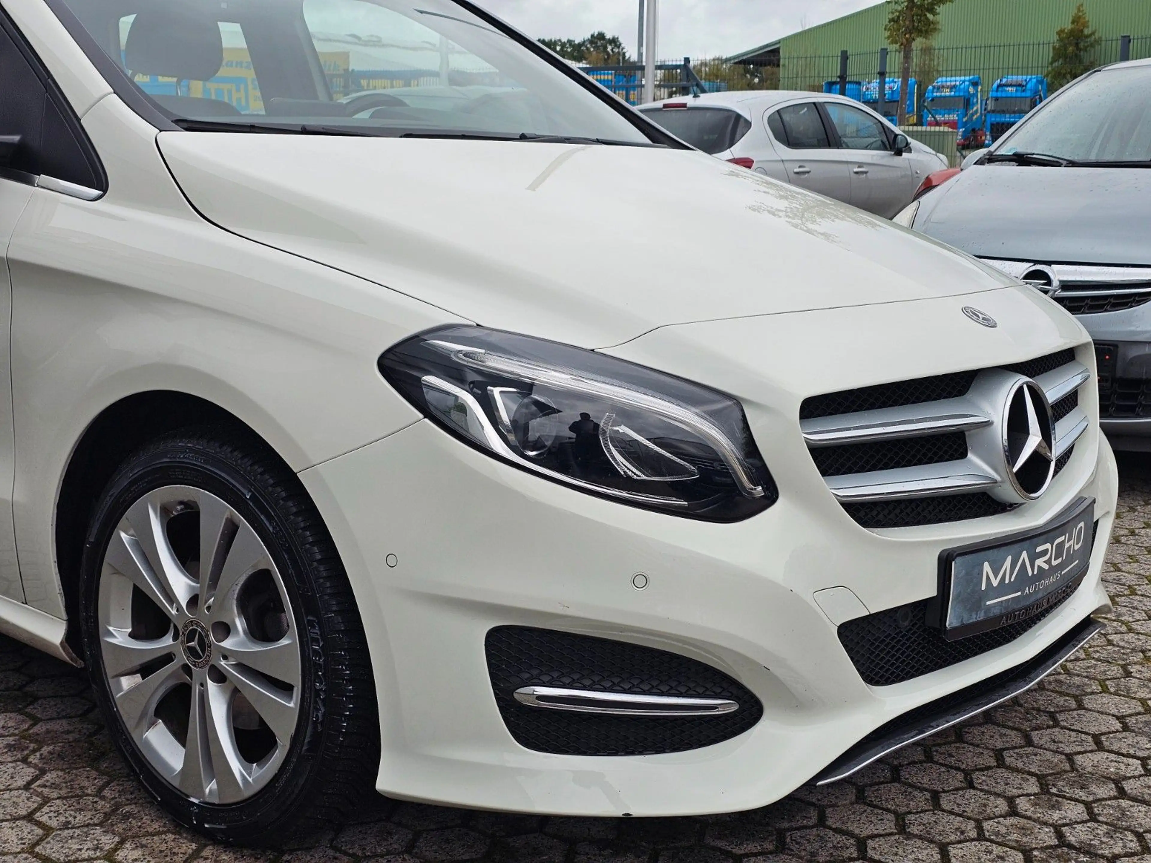 Mercedes-Benz B 220 *4Matic*Urban*1.Hand*Navi*LED-Scheinwerfer — photo 6