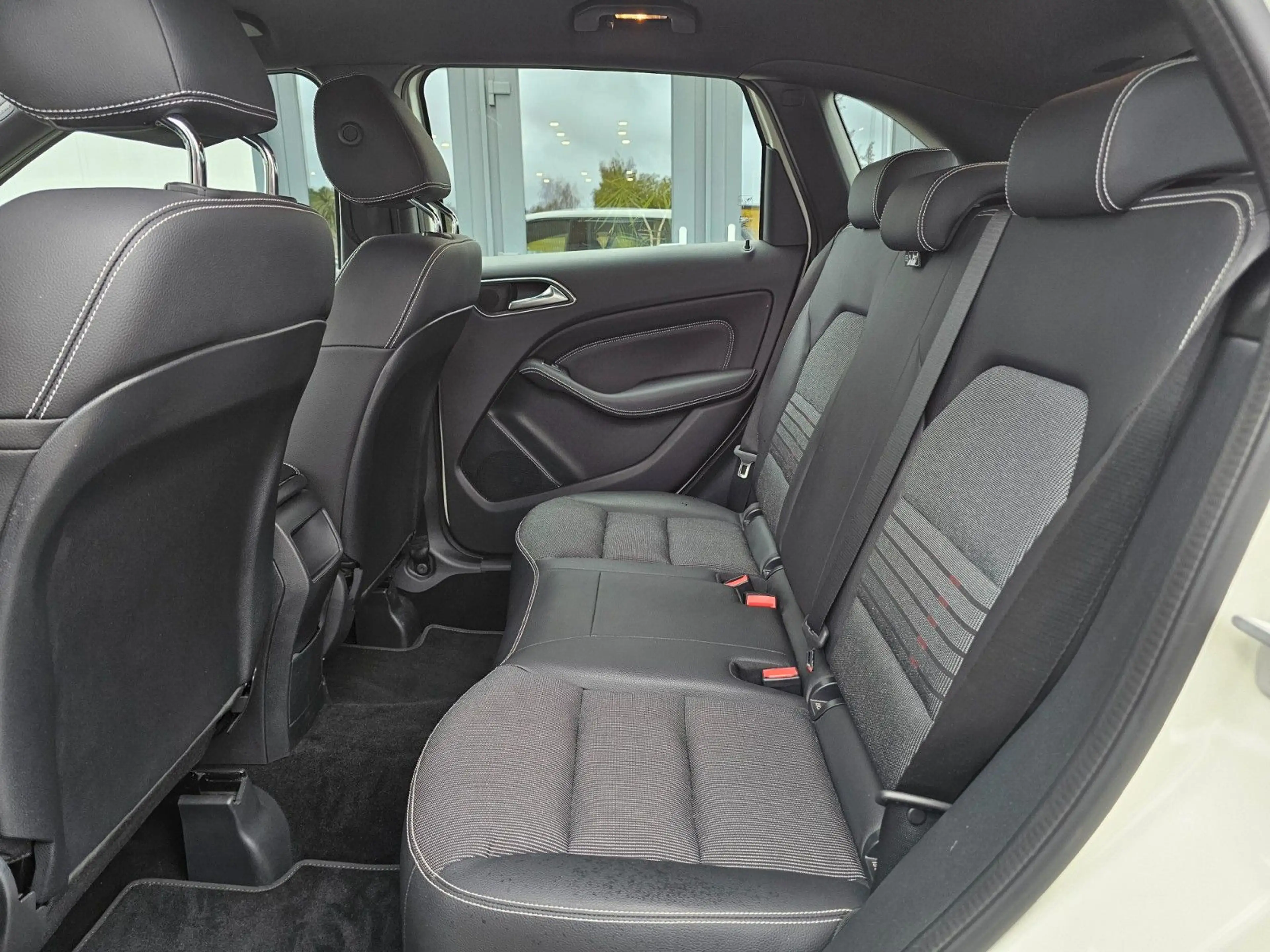 Mercedes-Benz B 220 *4Matic*Urban*1.Hand*Navi*LED-Scheinwerfer — photo 12