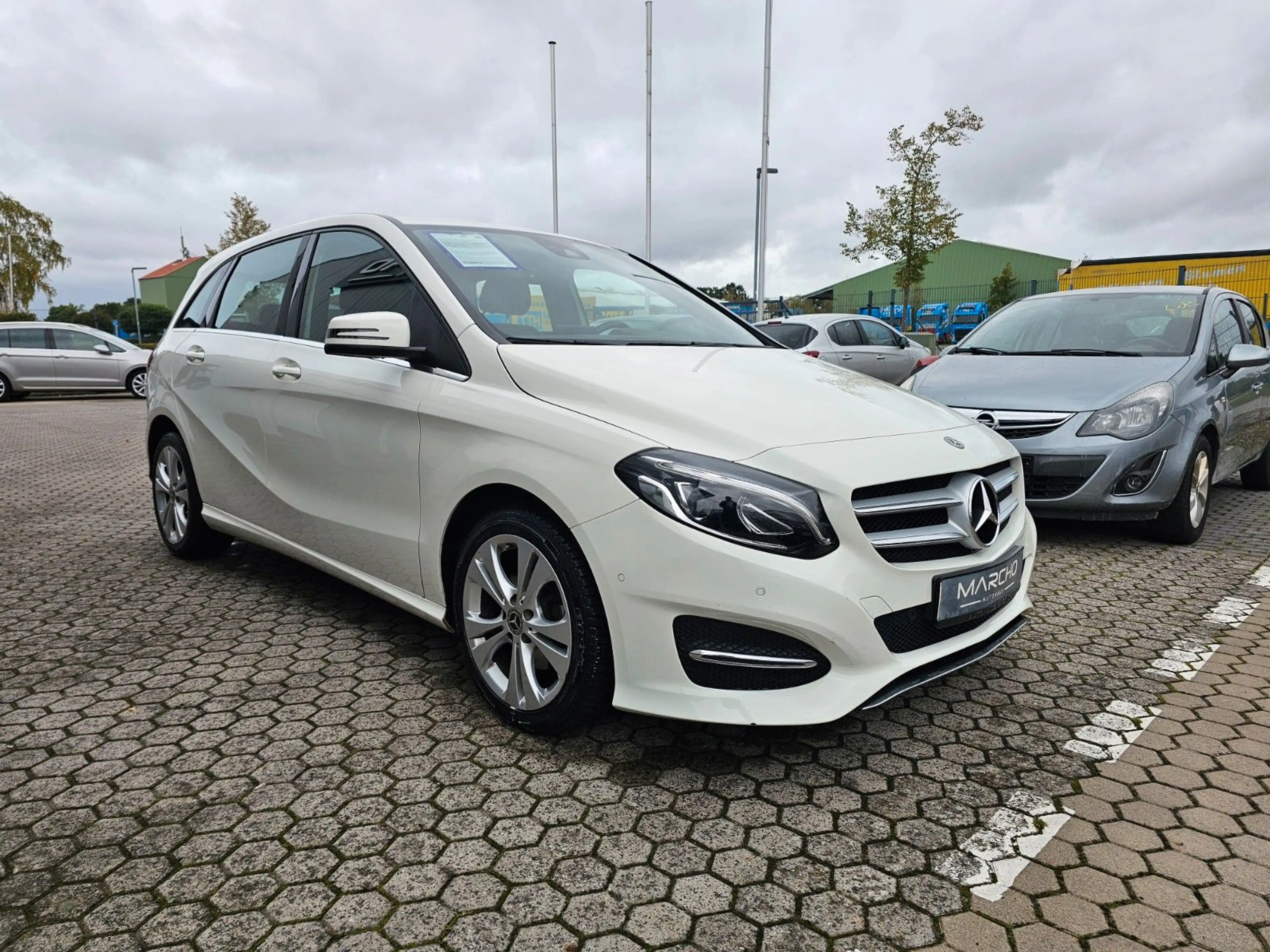 Mercedes-Benz B 220 *4Matic*Urban*1.Hand*Navi*LED-Scheinwerfer — photo 5