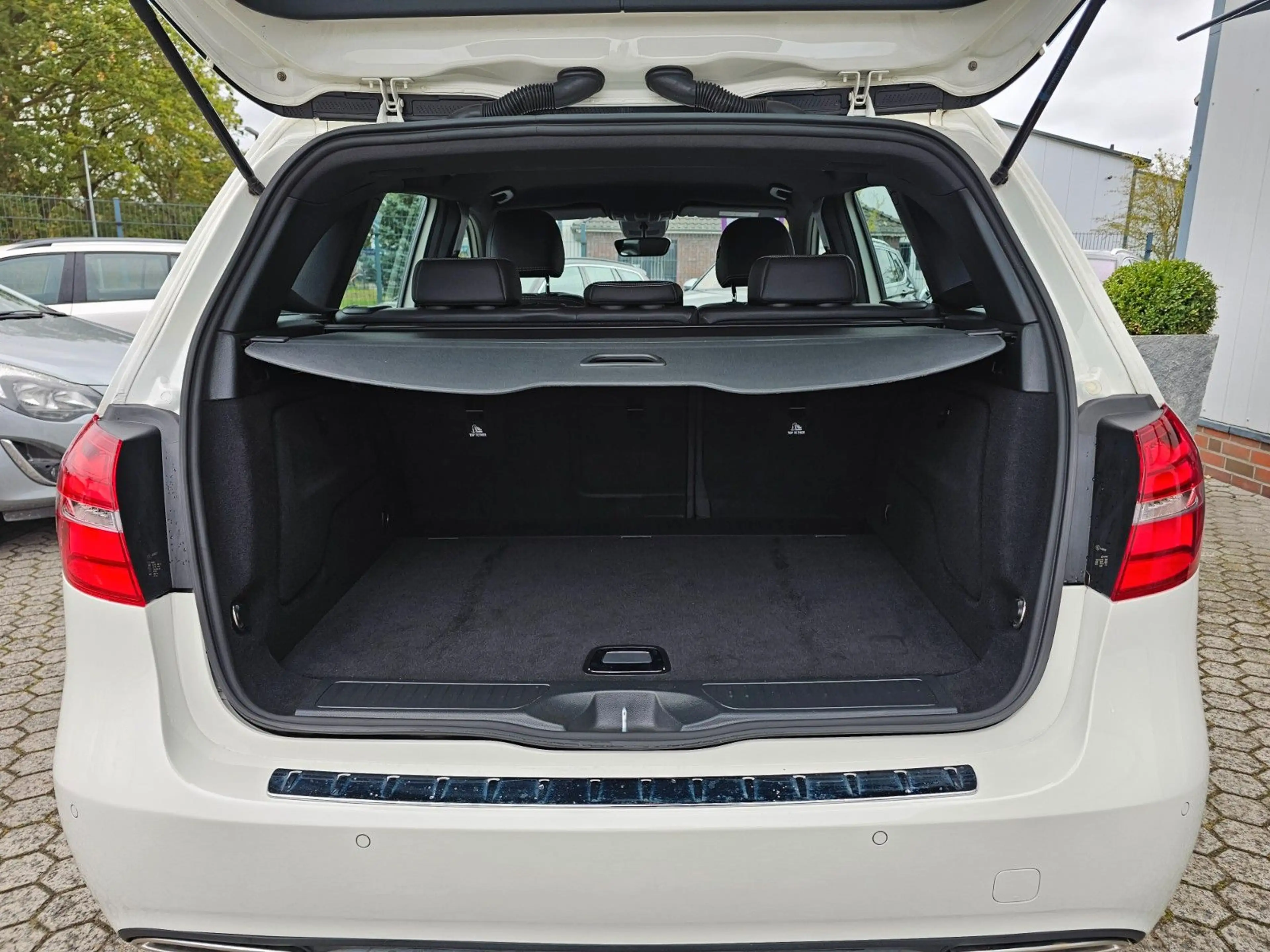 Mercedes-Benz B 220 *4Matic*Urban*1.Hand*Navi*LED-Scheinwerfer — photo 13
