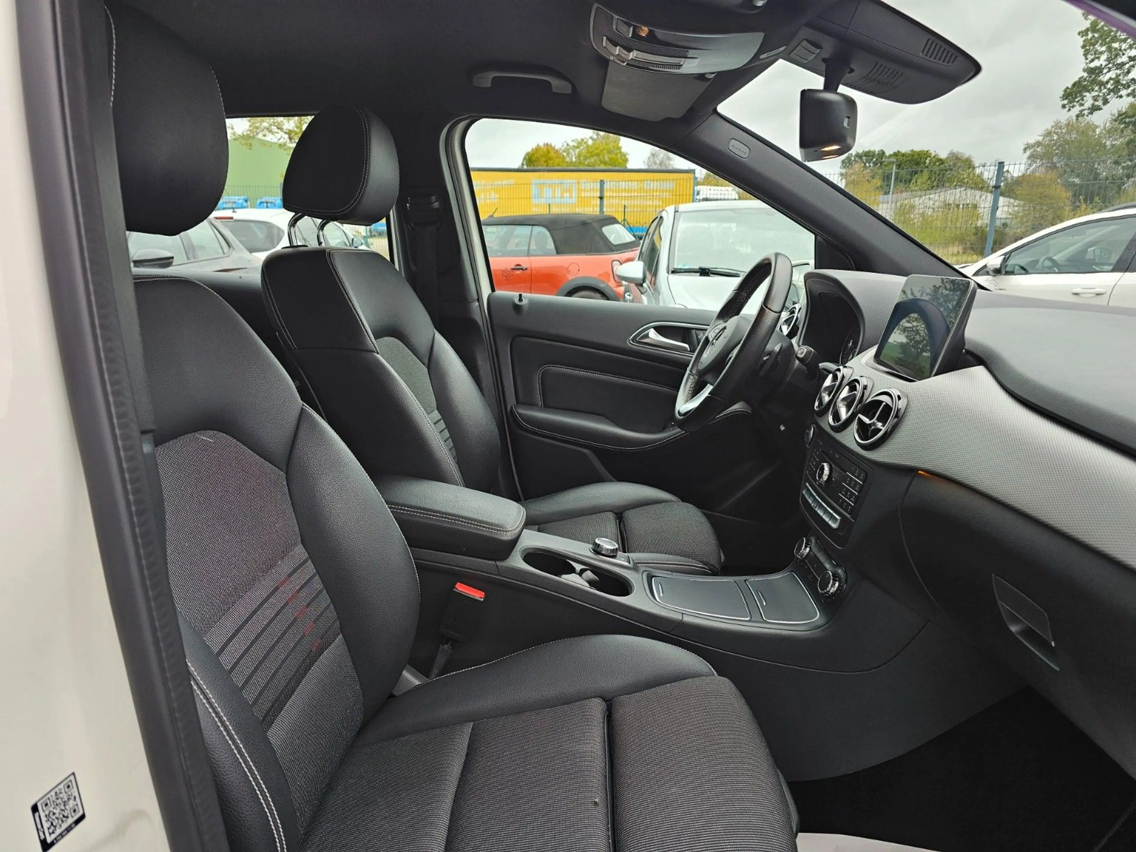 Mercedes-Benz B 220 *4Matic*Urban*1.Hand*Navi*LED-Scheinwerfer — photo 15