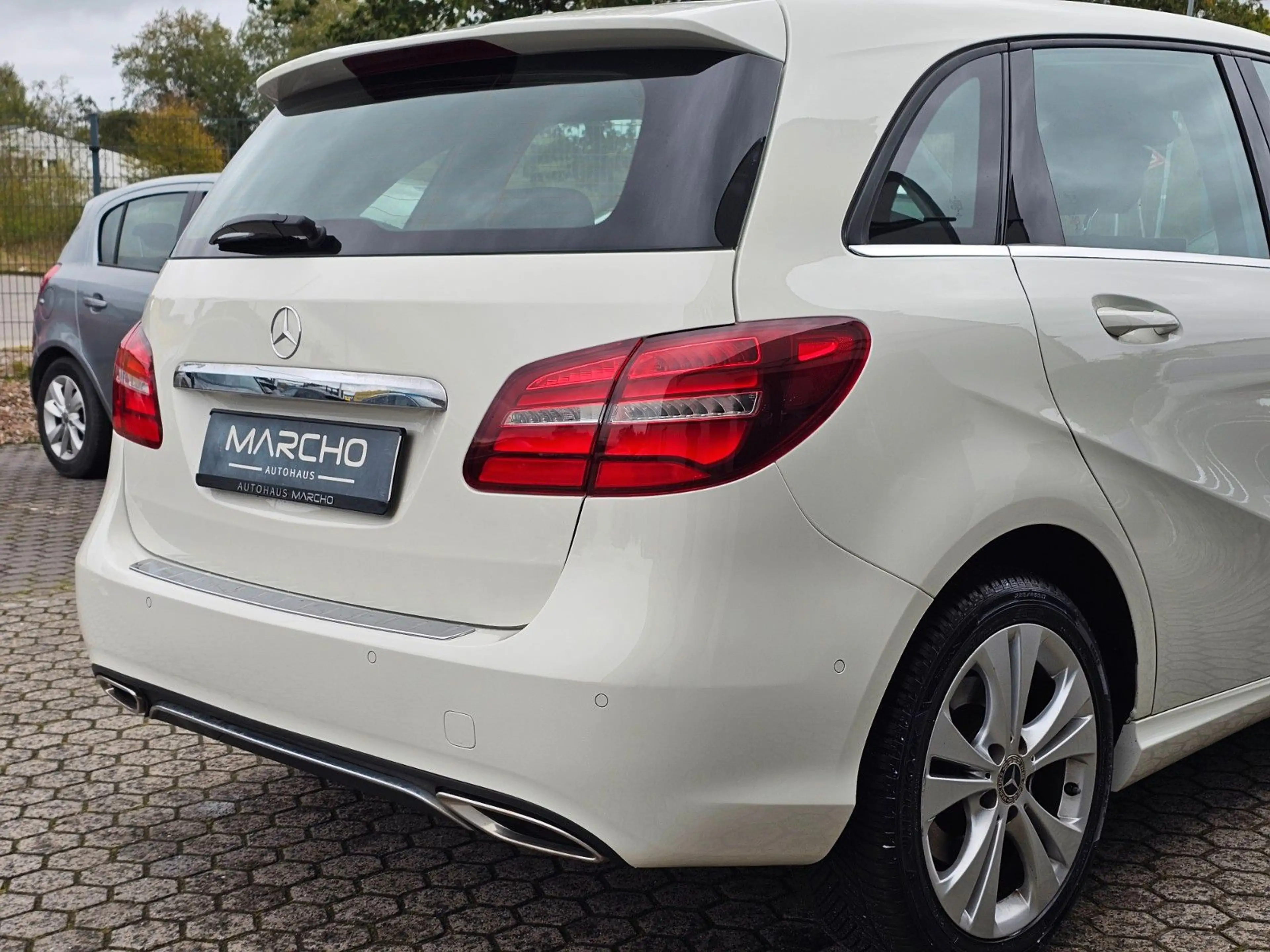 Mercedes-Benz B 220 *4Matic*Urban*1.Hand*Navi*LED-Scheinwerfer — photo 8