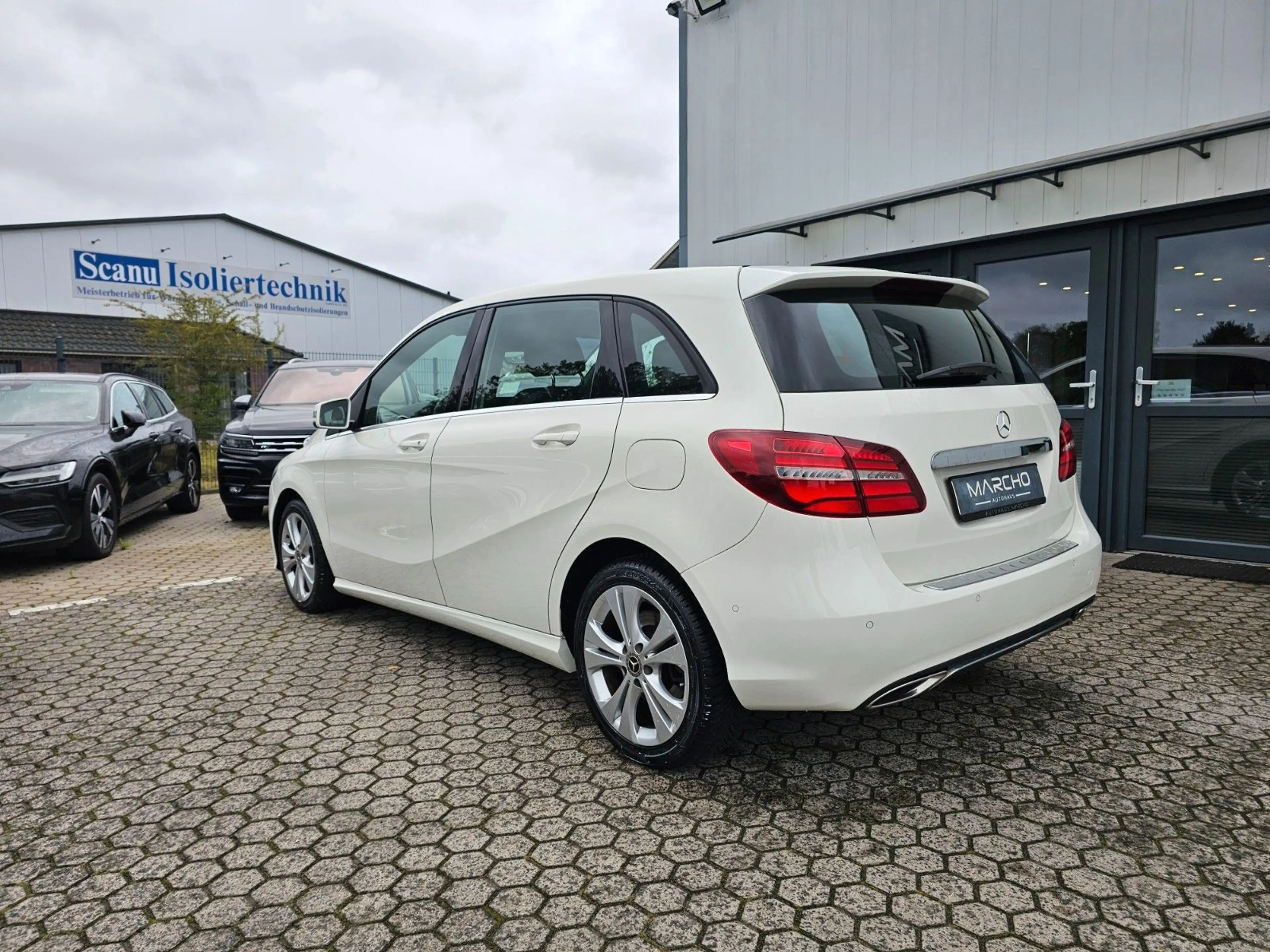Mercedes-Benz B 220 *4Matic*Urban*1.Hand*Navi*LED-Scheinwerfer — photo 3
