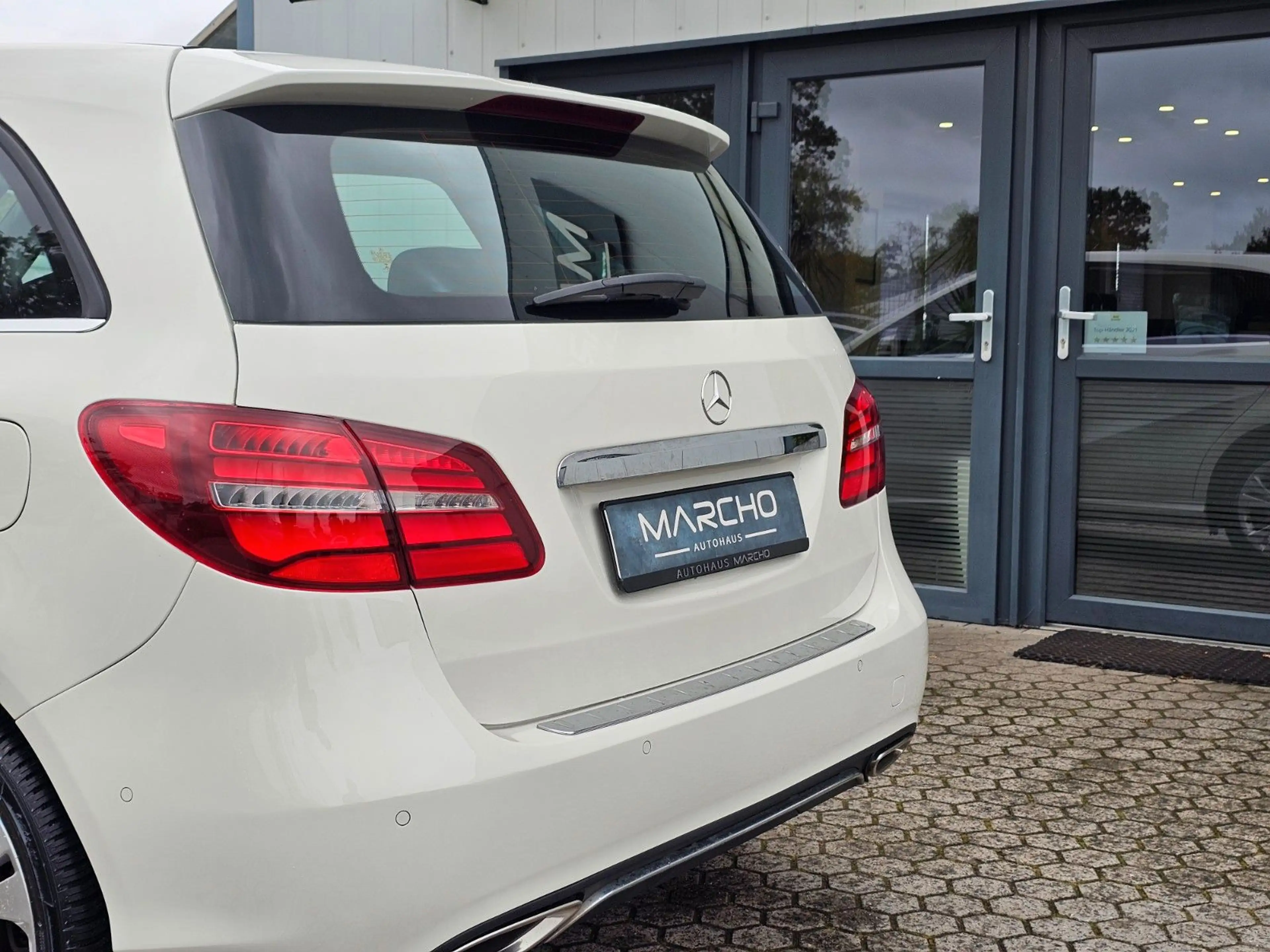 Mercedes-Benz B 220 *4Matic*Urban*1.Hand*Navi*LED-Scheinwerfer — photo 4