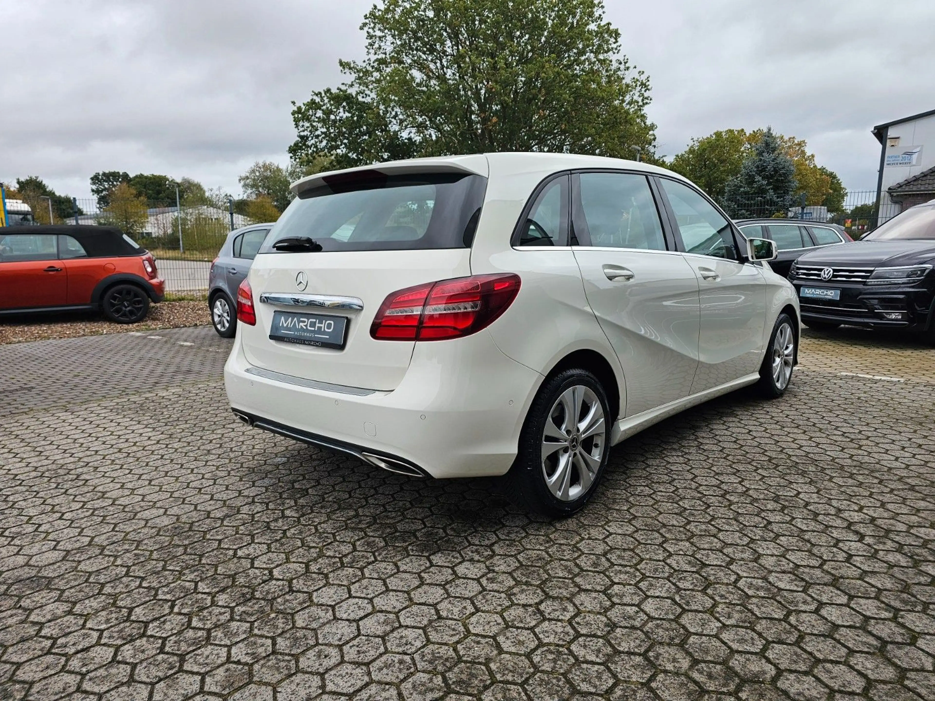 Mercedes-Benz B 220 *4Matic*Urban*1.Hand*Navi*LED-Scheinwerfer — photo 7