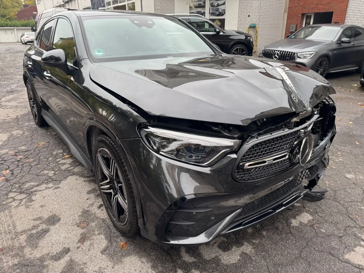 Mercedes-Benz GLC 300 e 4M Coupe AMG Multibeam Memory MBUX 360 Grau - 1