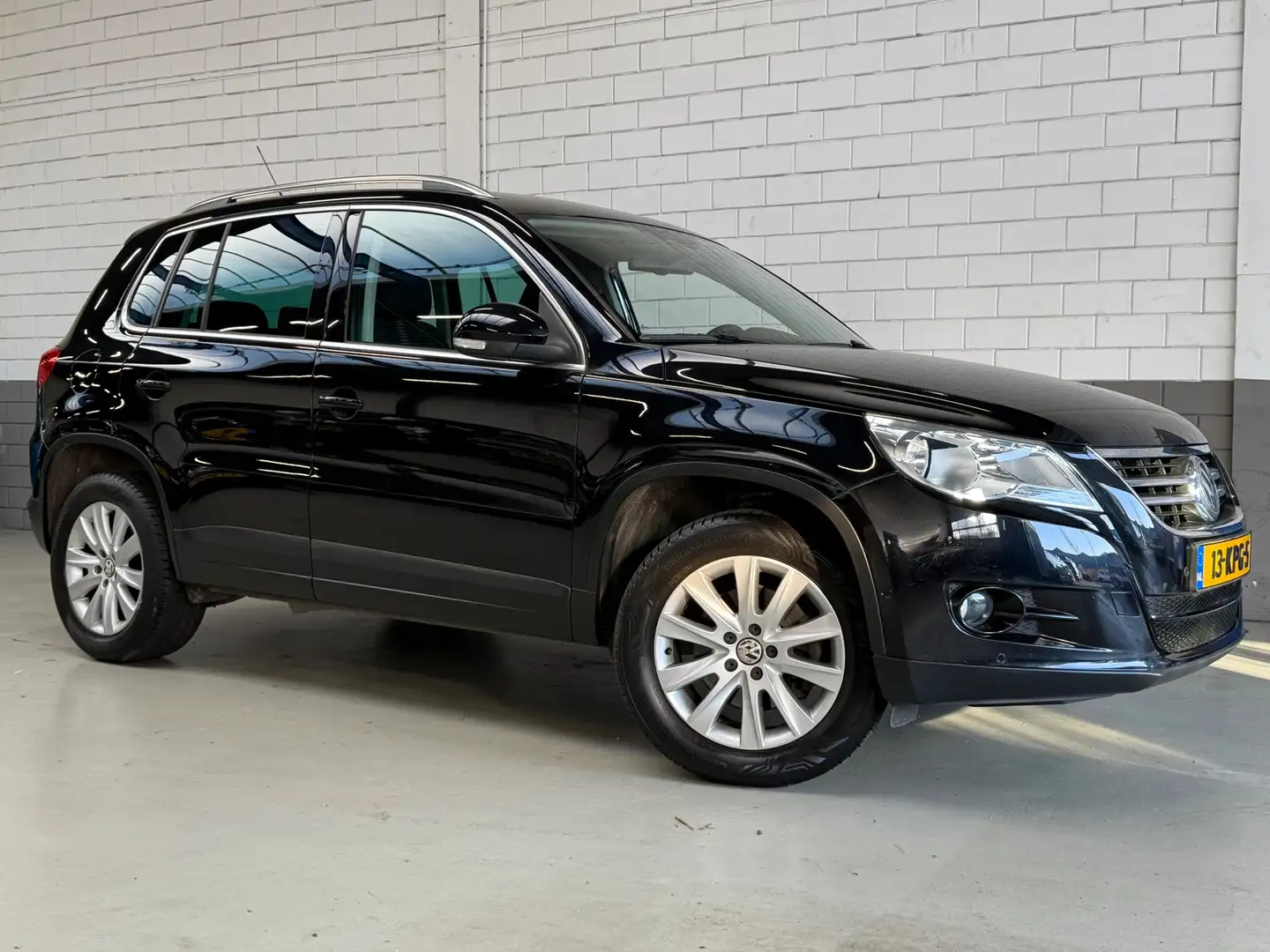 Volkswagen Tiguan 1.4 TSI Sport&Style Zwart - 1