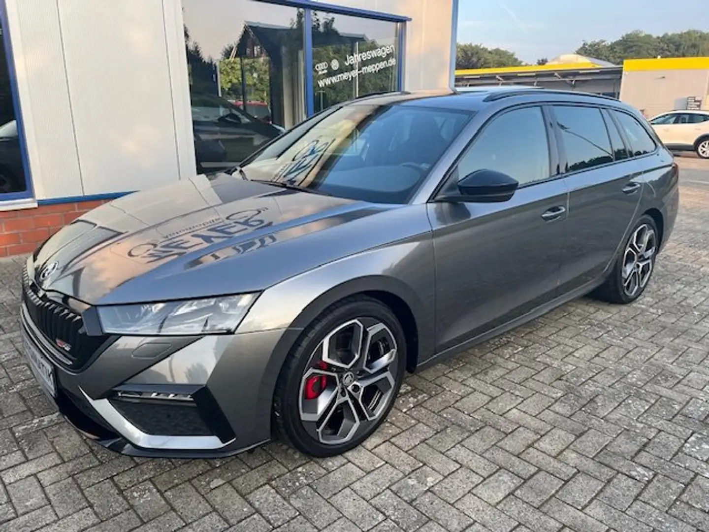 Skoda Octavia Combi 2.0 TSI DSG RS Navi Standhzg Panoramadach Grau - 1