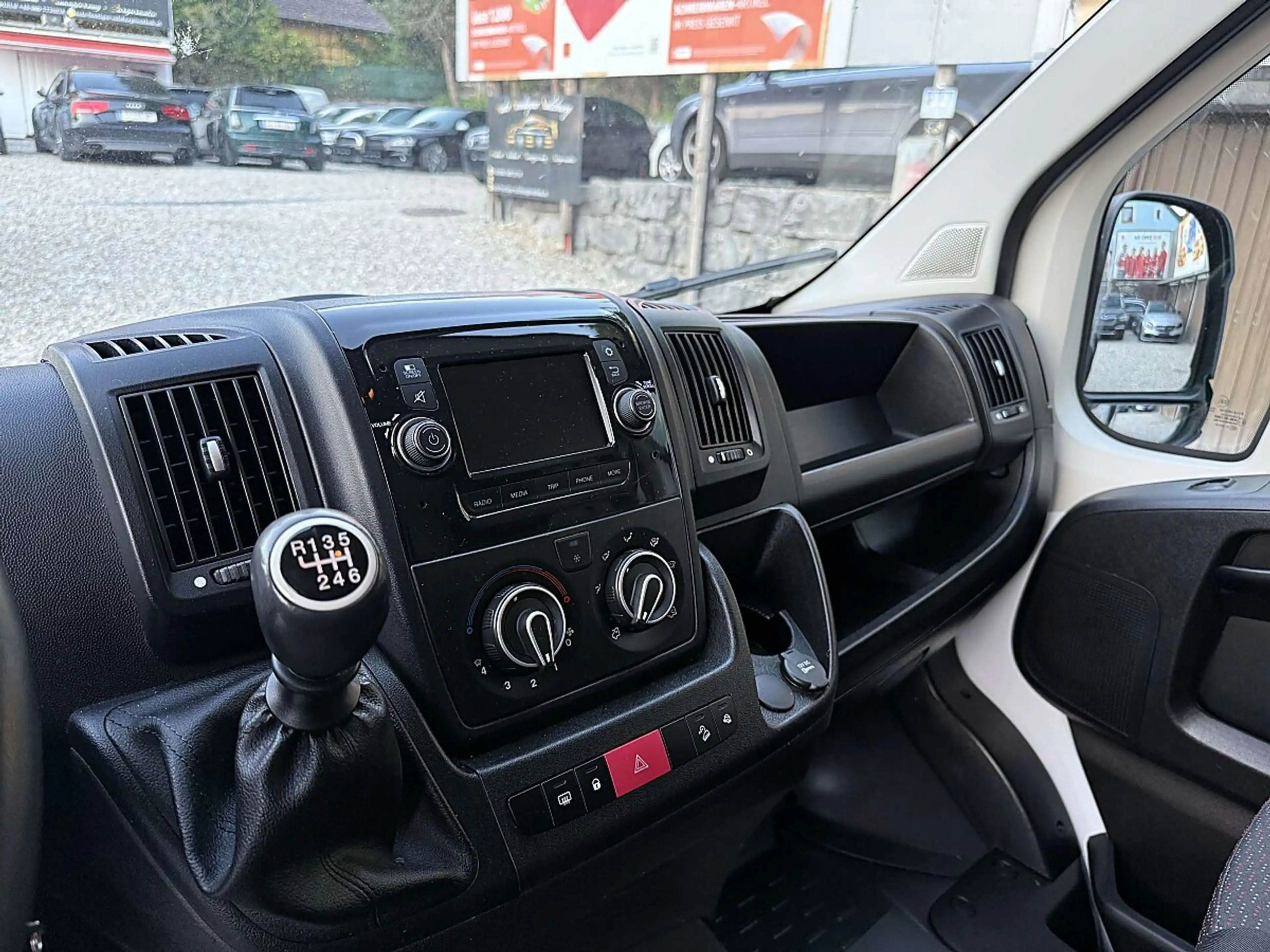 Peugeot Boxer — photo 13