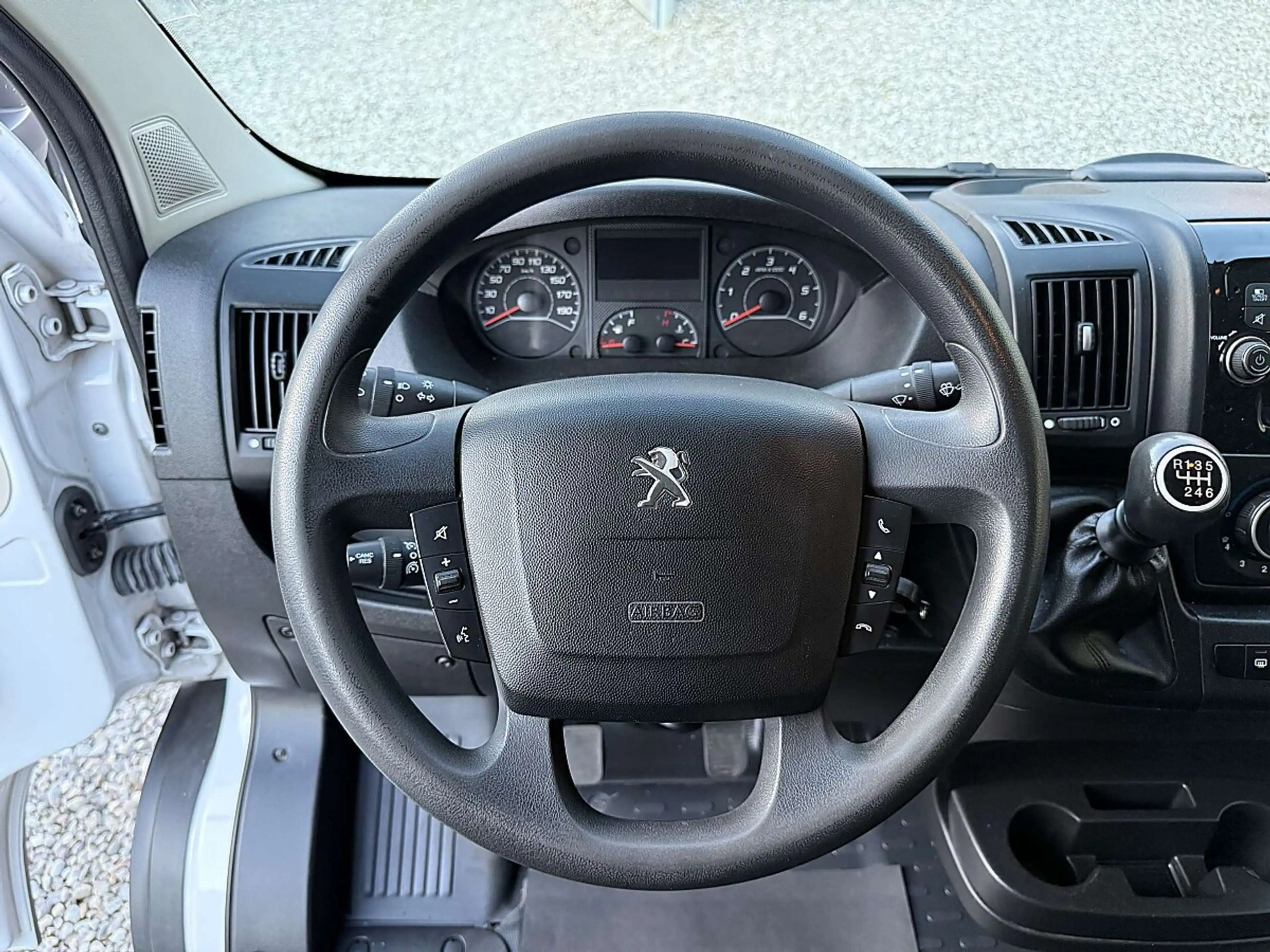 Peugeot Boxer — photo 12
