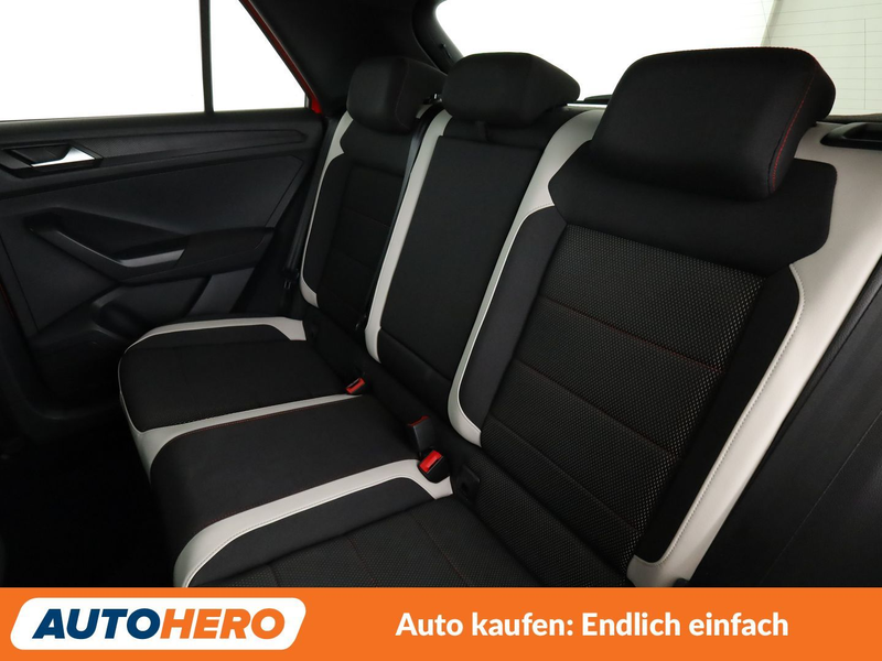 Volkswagen T-Roc 2.0 TDI Sport — photo 14