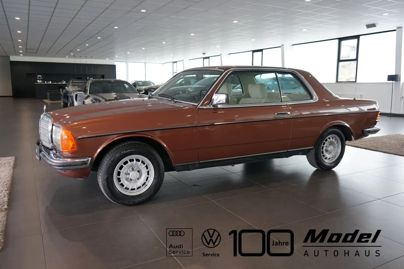 Mercedes-Benz 280 CE | Erstbesitzer MB-Vorstand Edzard Reuter Hnědá - 1