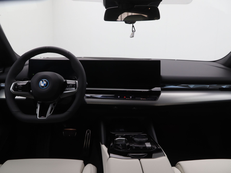 BMW 530 5 Serie 530e Touring M Sport Edition — photo 13