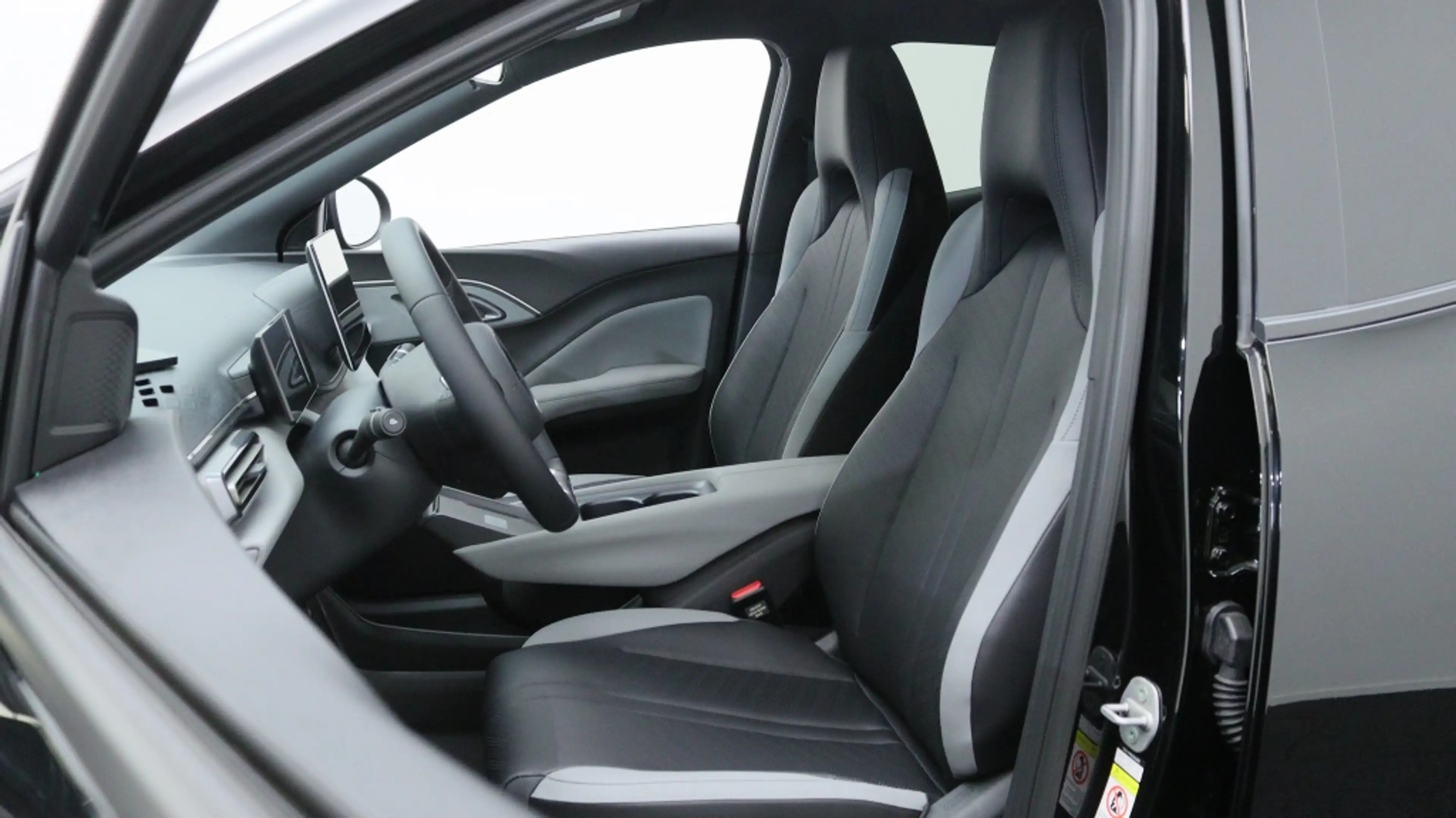 BYD Dolphin Surf Comfort 43 kWh | Private Lease 429,- p.m. | Incl. — photo 14