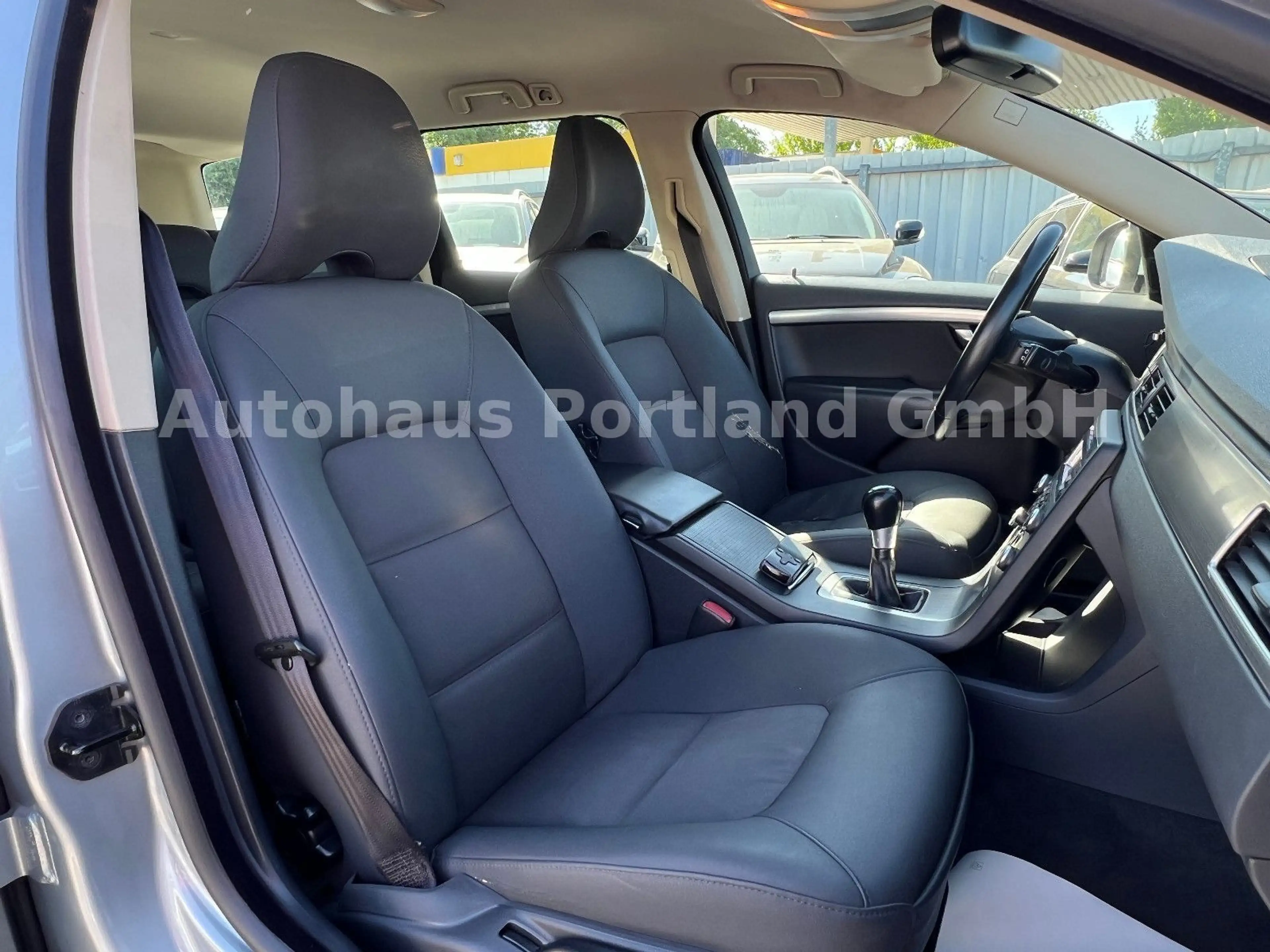 Volvo V70 2.4 D5 Kinetic/S-Heft/5 Zylinder — photo 15