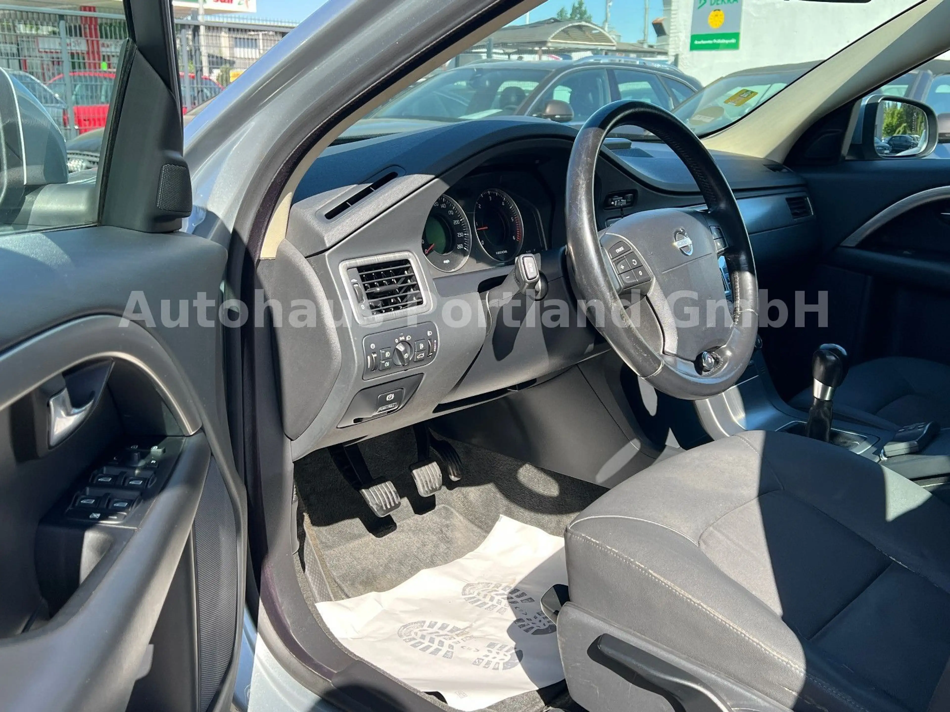 Volvo V70 2.4 D5 Kinetic/S-Heft/5 Zylinder — photo 9
