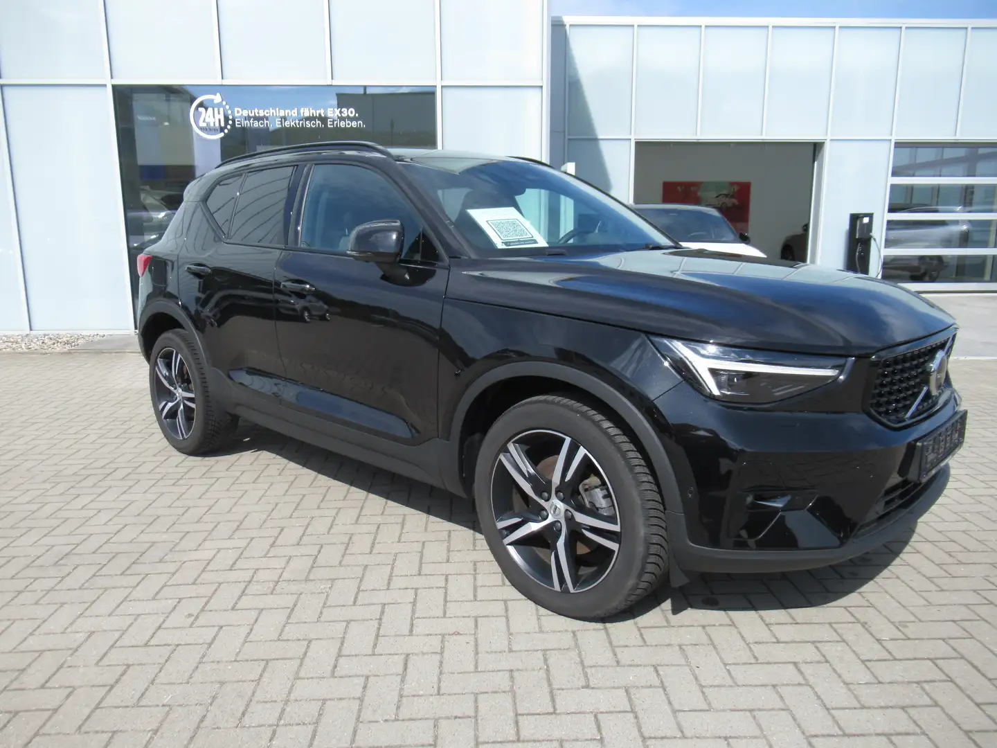 Volvo XC40 B4 Benzin Plus Dark Automatik Noir - 2