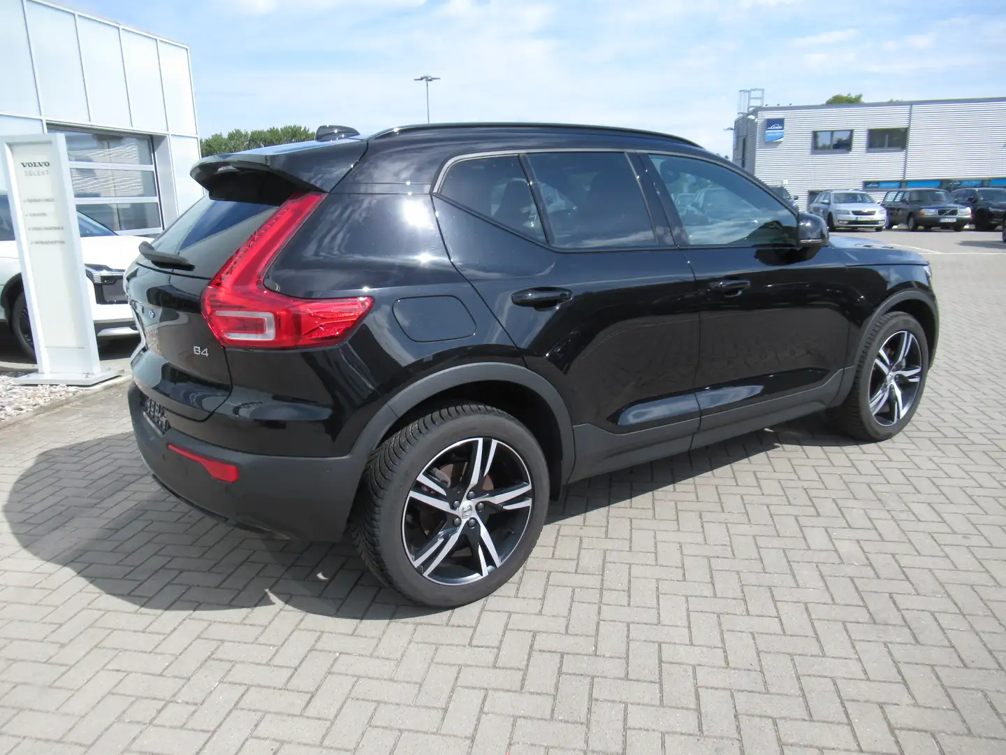 Volvo XC40 B4 Benzin Plus Dark Automatik Noir - 2