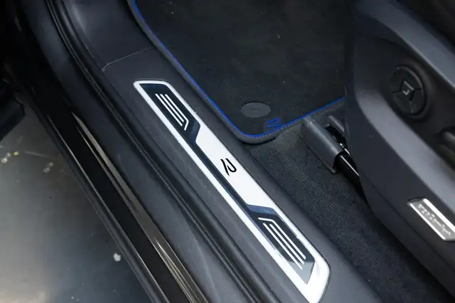 Volkswagen Touareg view 16