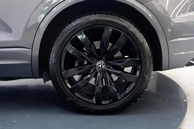 Volkswagen Touareg view 17