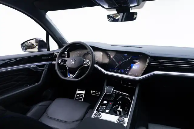 Volkswagen Touareg view 7