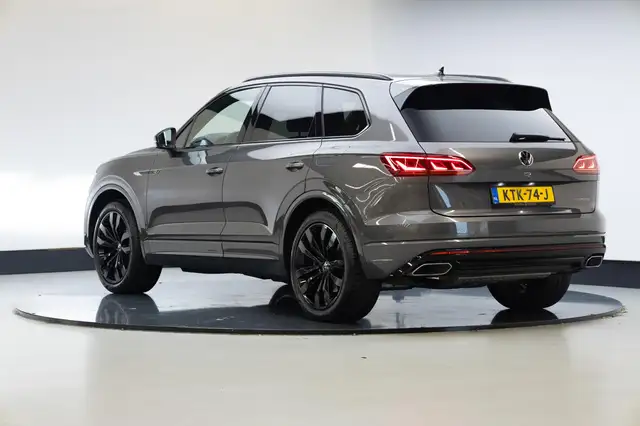 Volkswagen Touareg view 2