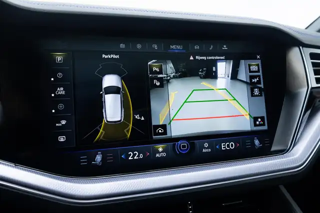 Volkswagen Touareg view 14